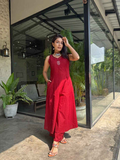 Maroon Image 4 Alt Text: Side perspective of the fully stitched maroon office wear tunic highlighting the clean tailored seams and standard straight silhouette line.