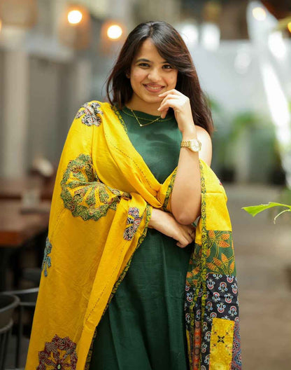 Close up view of the trendy halter neck collar design and clean structural stitching lines on a rich green handloom cotton fabric bodice canvas.