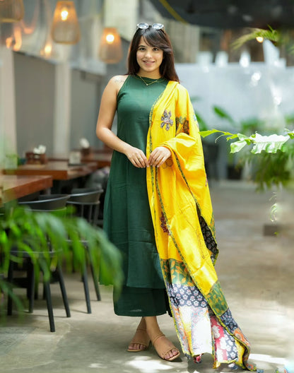 Interior view of the green handloom kurta displaying the unstitched extra sleeves fabric attached inside securely for customization.