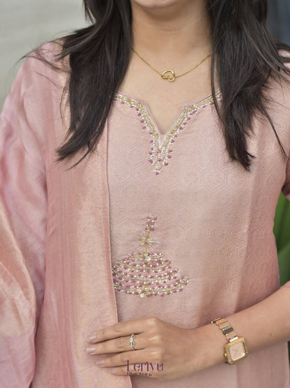 Detailed view of rich zari jacquard weaving patterns across the onion pink Banarasi dupatta - WishTown Fashion Club